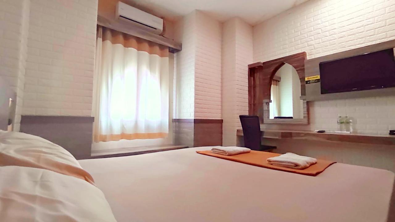 Hotel Syariah Larismanis Semarang Zewnętrze zdjęcie